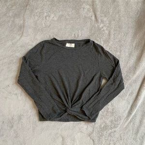 Grey long sleeve tee.🐨